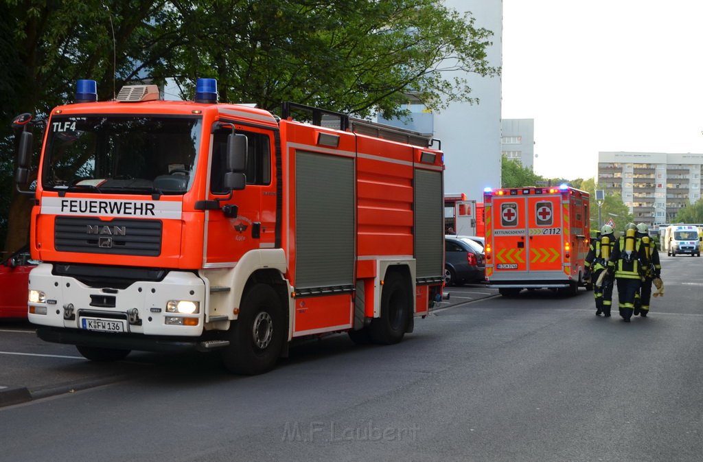 Feuer 3 Koeln Bocklemuend Goerlinger Zentrum P49.JPG - Miklos Laubert